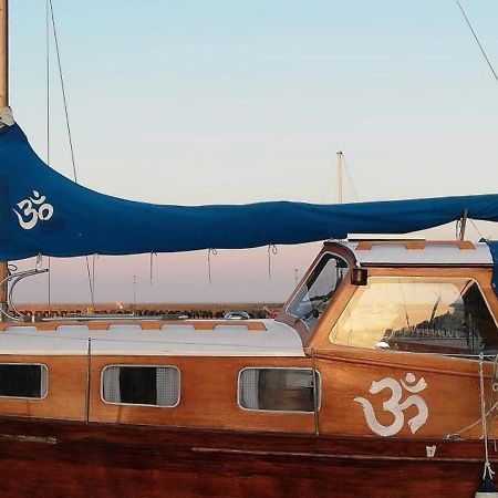 Готель "Om" Yacht Ніда Екстер'єр фото