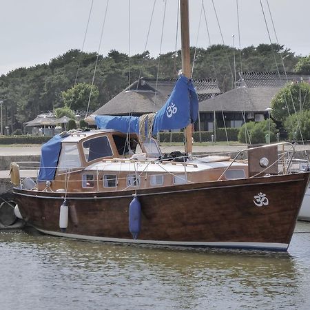 Готель "Om" Yacht Ніда Екстер'єр фото