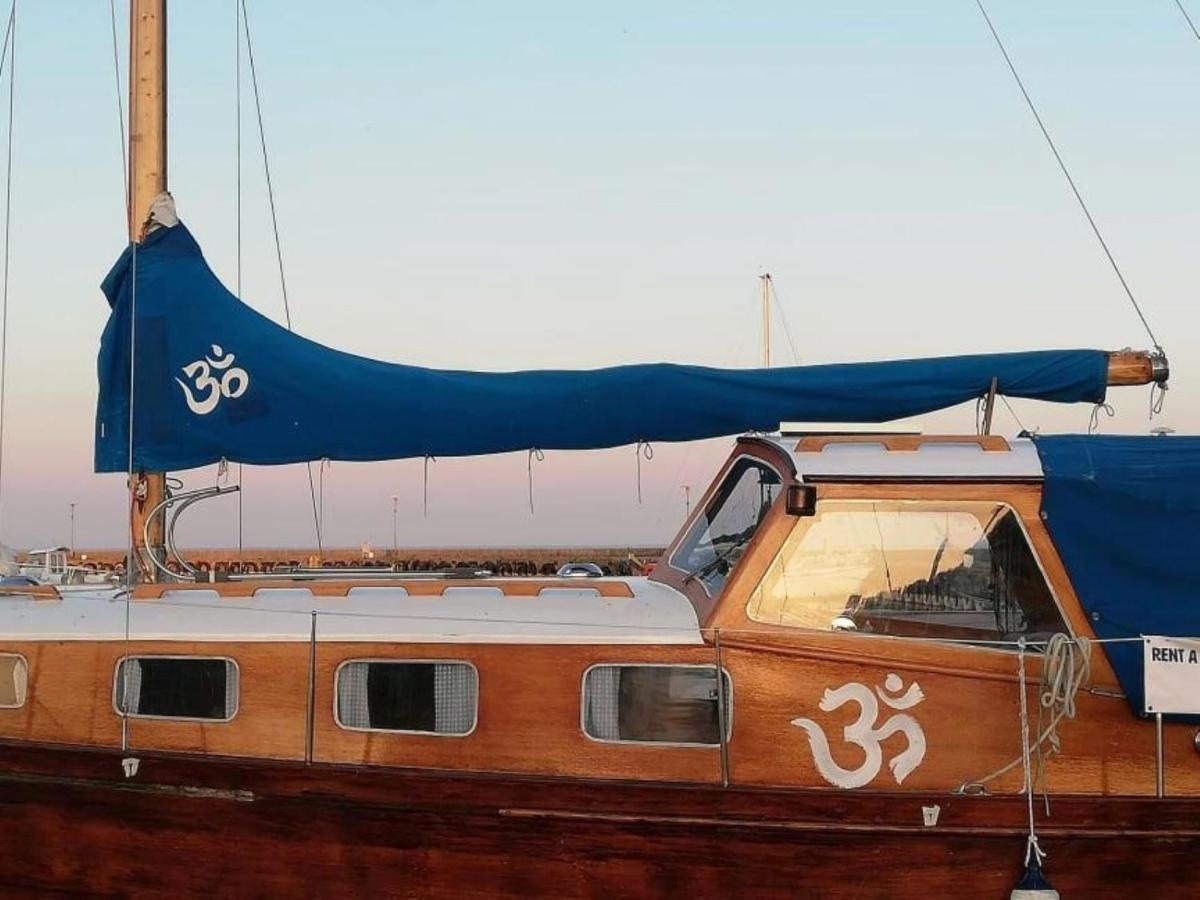 Готель "Om" Yacht Ніда Екстер'єр фото