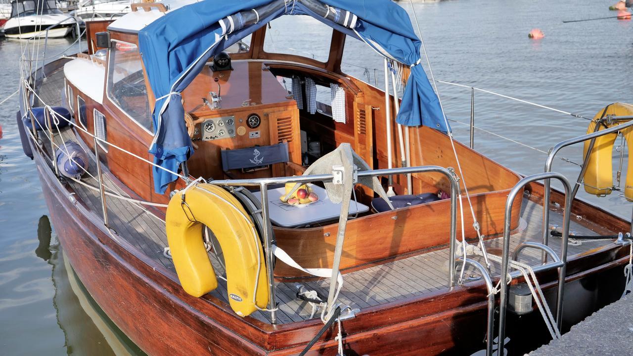 Готель "Om" Yacht Ніда Екстер'єр фото