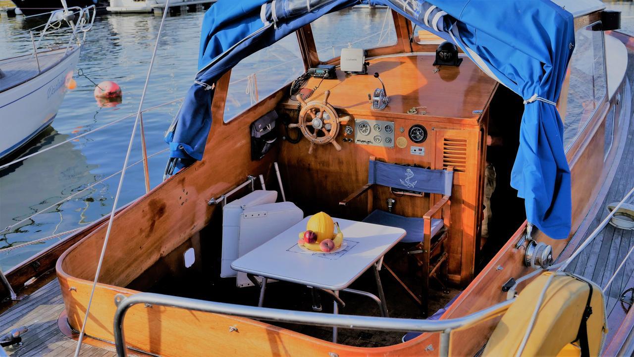 Готель "Om" Yacht Ніда Екстер'єр фото