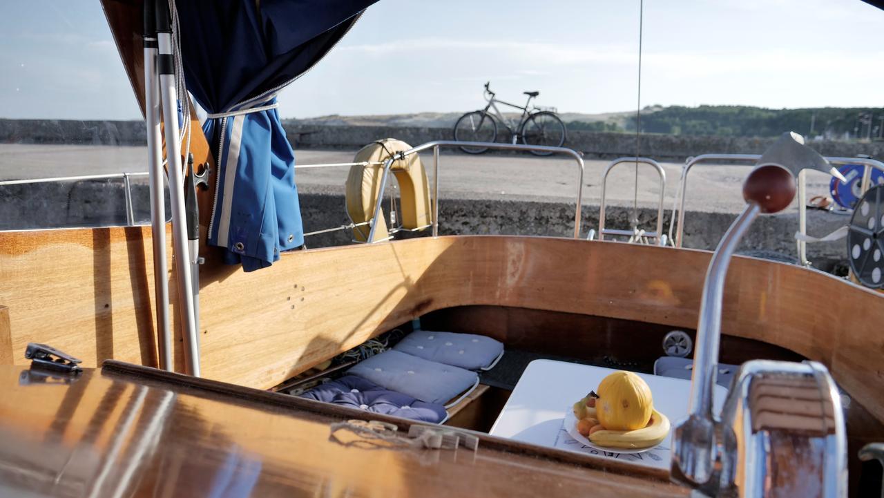 Готель "Om" Yacht Ніда Екстер'єр фото